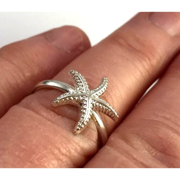 Stackable Silver Tone Starfish Ring Size 8 - Picture 1 of 4